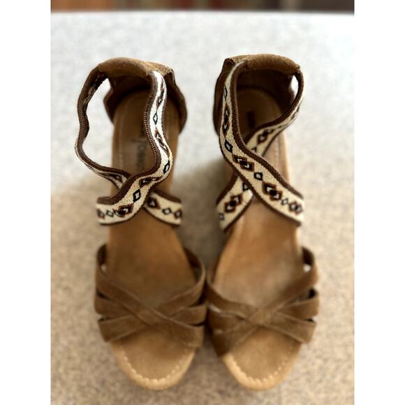 Minnetonka Wedges with 3" Heel Size 9 - Picture 3 of 6